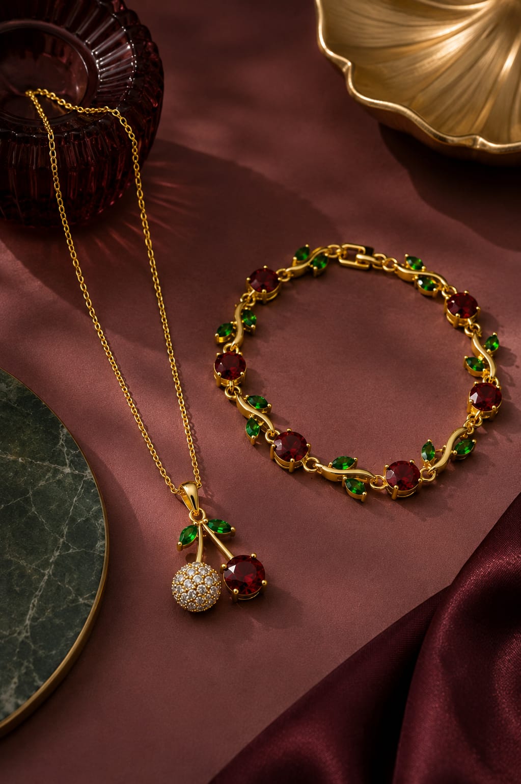SET OF NECKLESS AND BRACELET