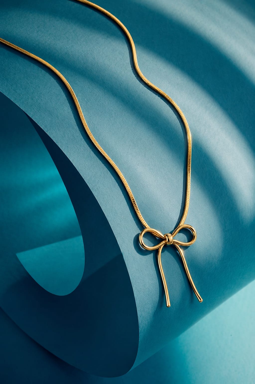 BUTTERFLY NECKLESS